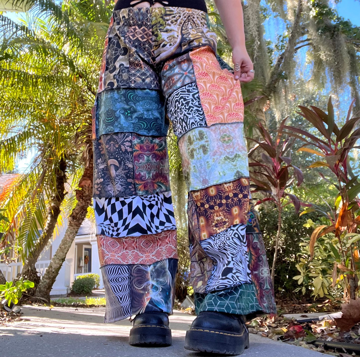 Low-Rise, Extra Wide Leg Patchwork Pants 𓁿 M/L