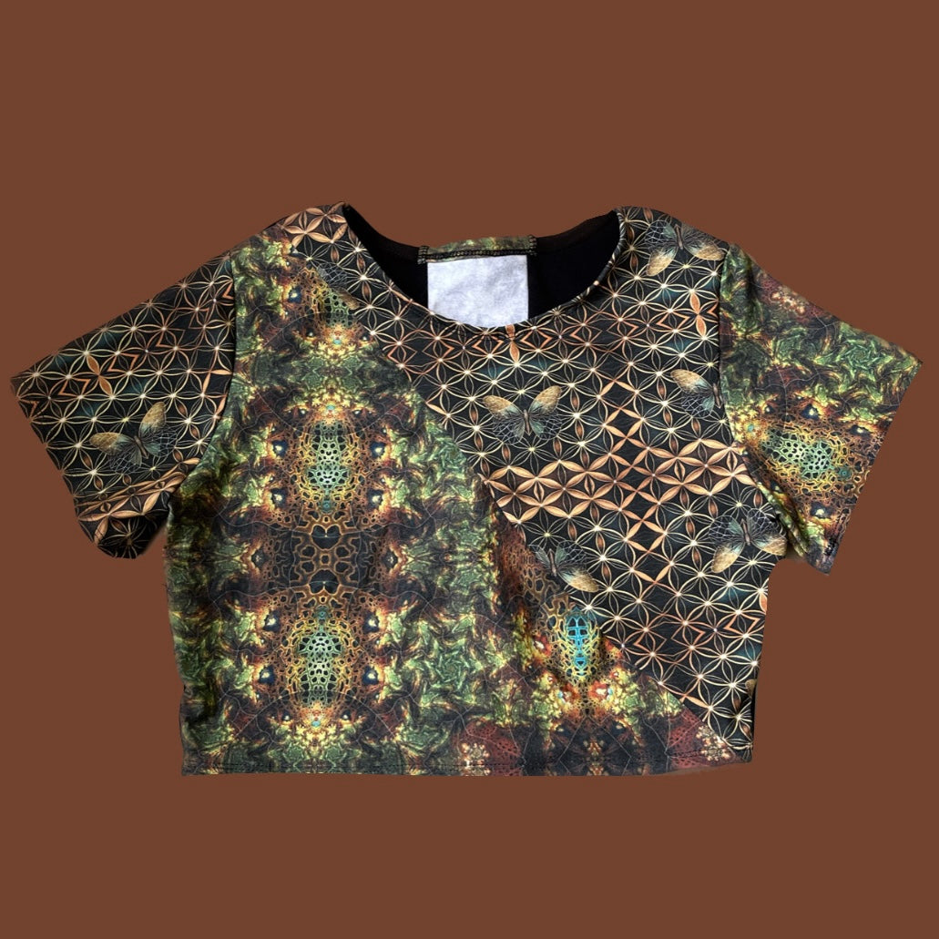 Earthy Toned Cropped Tee ♡ M/L