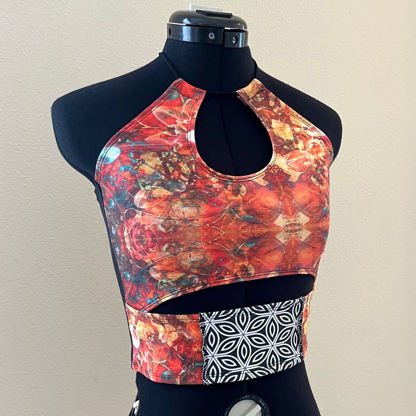 Keyhole Cutout Top ᪥ S/M