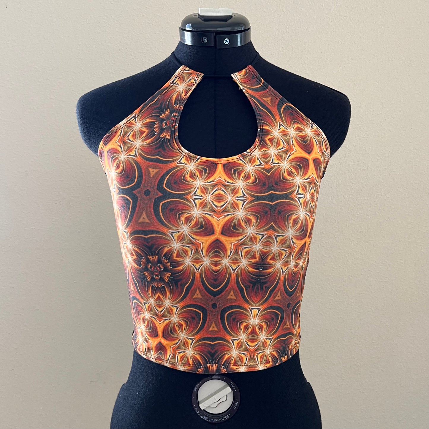 Keyhole Halter Top 𖤓 M