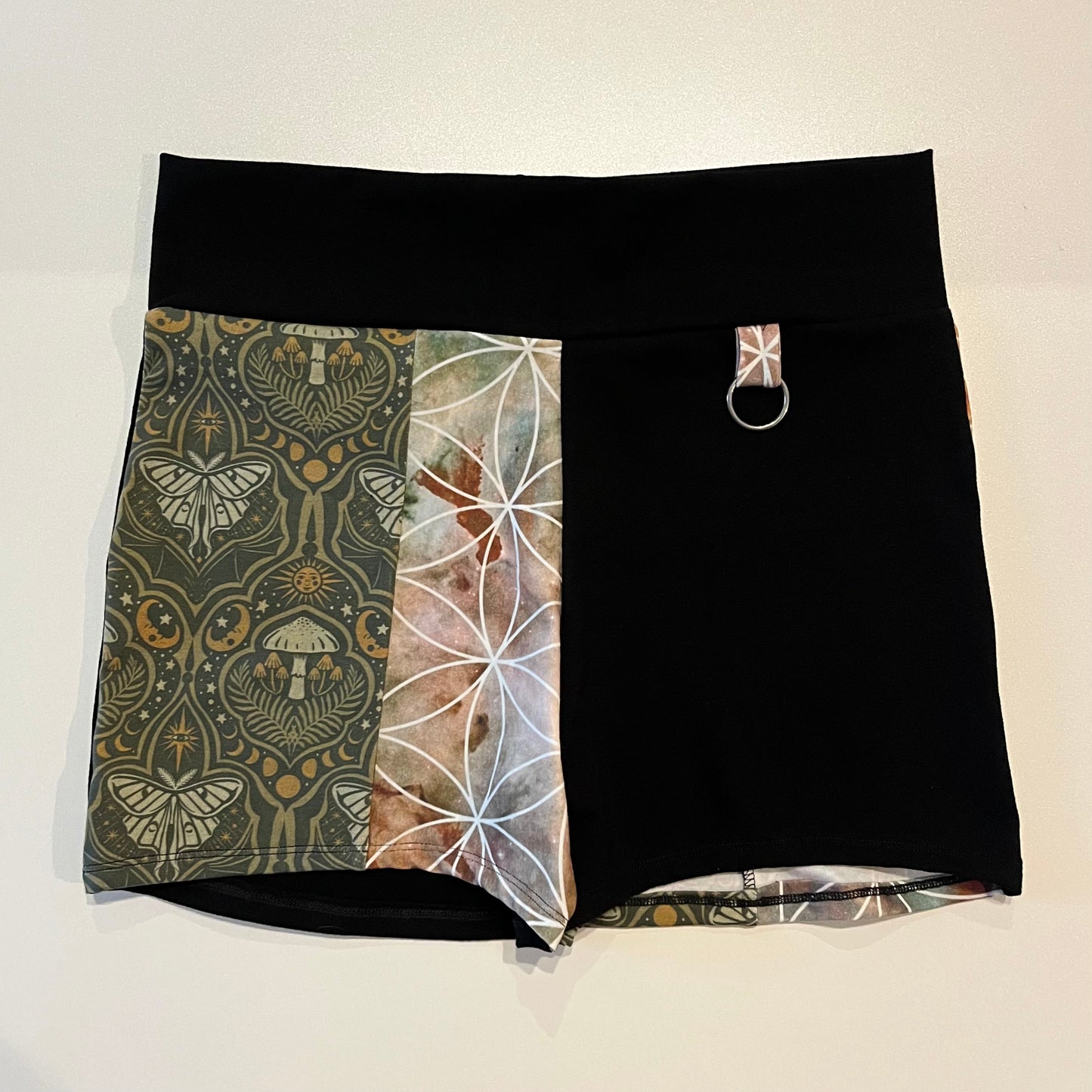 Ring Shorts ✾ L/XL