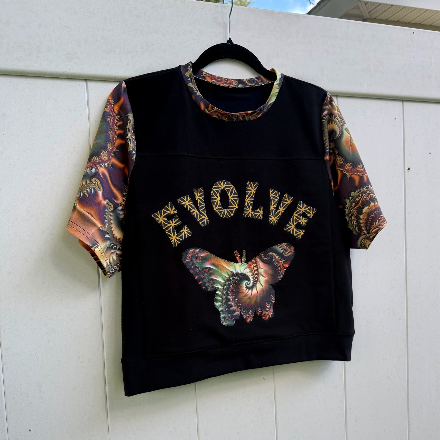 Evolve Tee ཐི༏ཋྀ󠀮 M/L