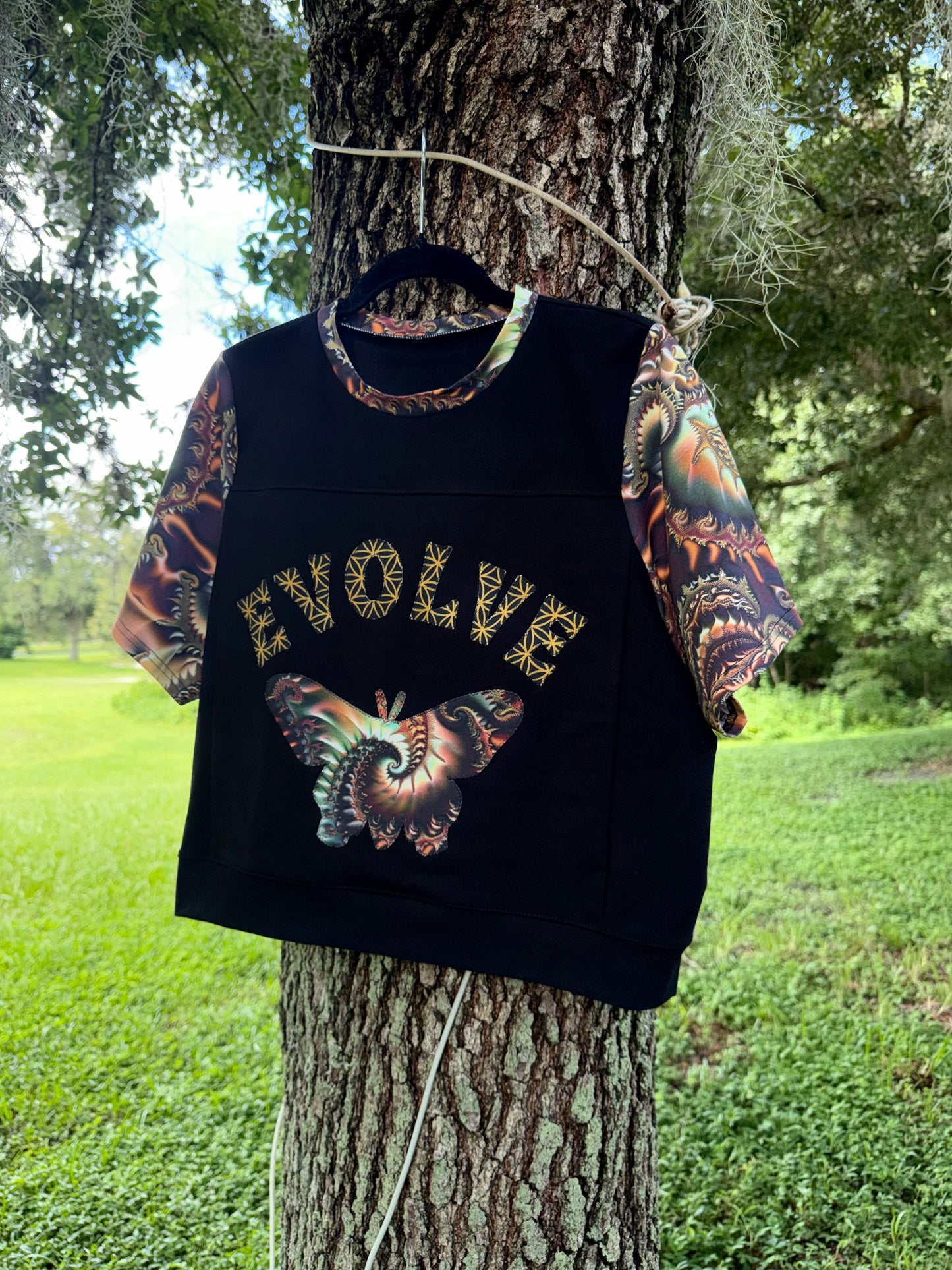 Evolve Tee ཐི༏ཋྀ󠀮 M/L